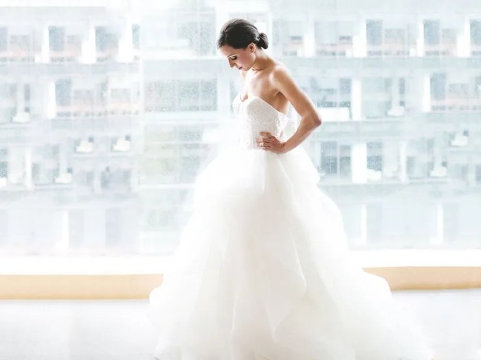 How much are wedding dresses on average